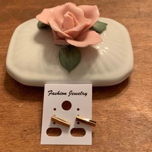 Fashion Earrings - Gold Bar (Short)